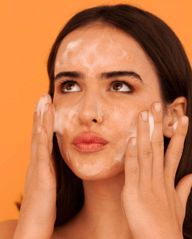 MOUSSE DETERGENTE ILLUMINANTE