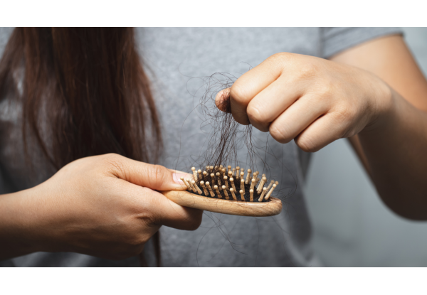 Come rinforzare i capelli rovinati: i consigli degli esperti e l’alleato che non può mancare