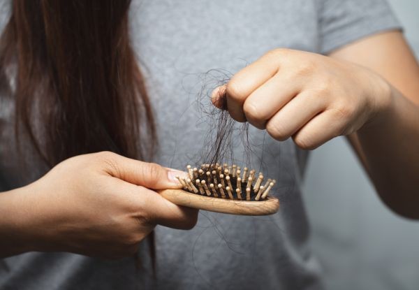 Anticaduta capelli: consigli, prodotti e routine